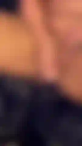 Brincando com brinquedo novo.