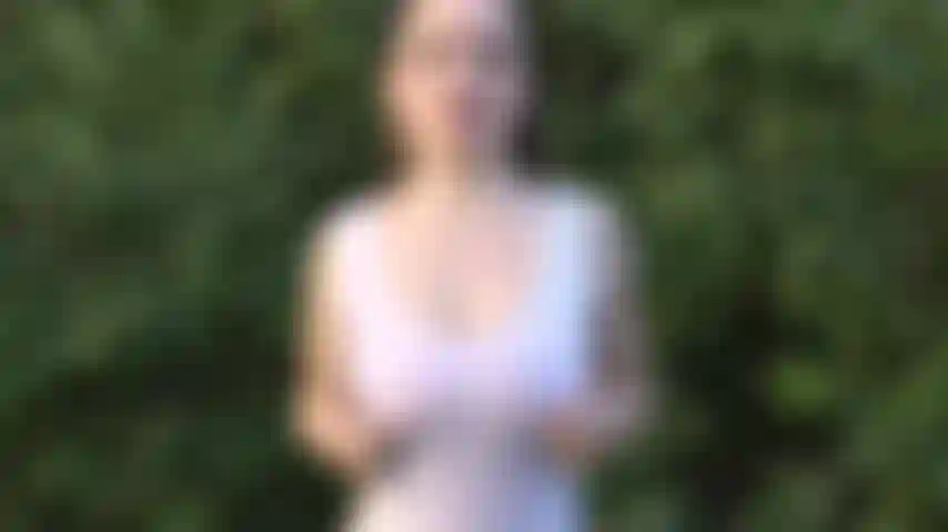 Peitos oleosos saltando joi e adoração de bunda.