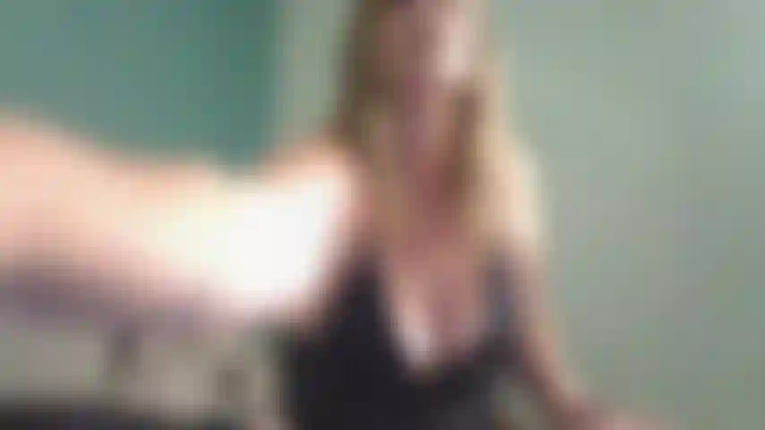 Brinco com uma boceta nua e sexy.