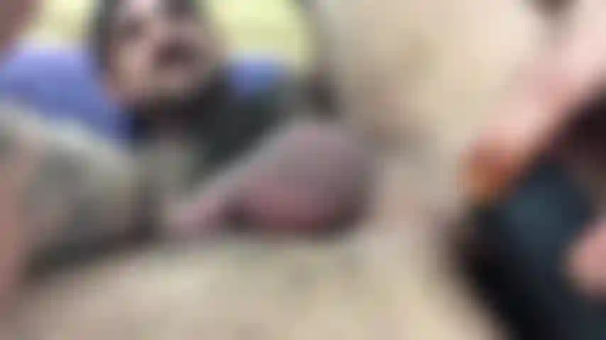 Brinca de perto com brinquedos.