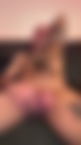 Adoro um pau duro com as mãos livres.