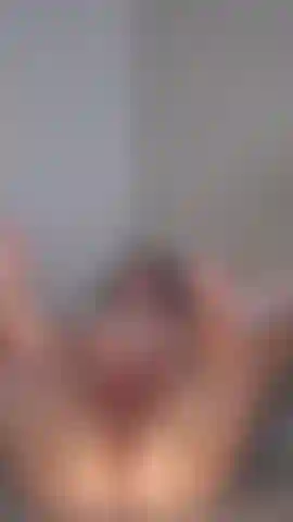 Provando minha própria buceta e esfregando meu clitóris molhado até múltiplos orgasmos, veja minhas postagens para o conjunto completo da gatinha exxxtra safada 😈.