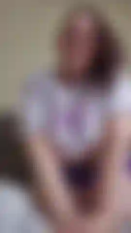 Desbloqueie para me ver massagear meus seios sensíveis, mostrar minha buceta apertada e molhada, esfregar essa buceta, rebolando como uma boa putinha, puxar meu próprio cabelo, sacudir minha bunda para você e muito mais 🔥 palavras sujas, gozando e muito mais! Espia meus dedinhos dos pés recém pintados 😜.