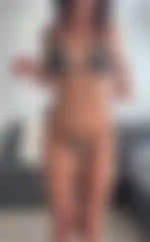 Verificação do ajuste do biquíni furtivo.