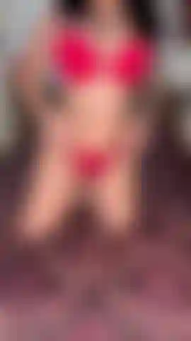 - Bottle Masterbation Play- Curvy Goddess In Red Lingerie Plays With BuDwEiSeR Bottle