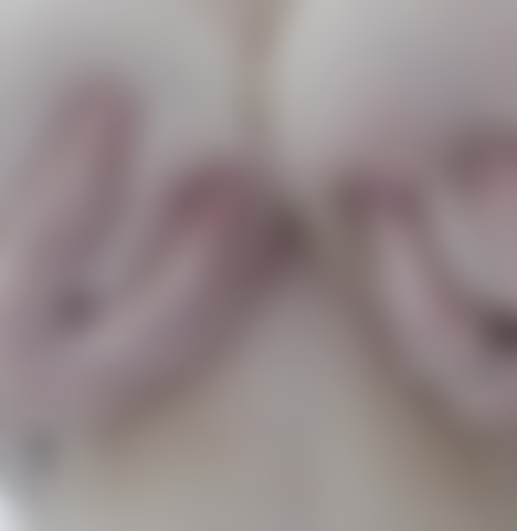 Aperto os seios no chuveiro.