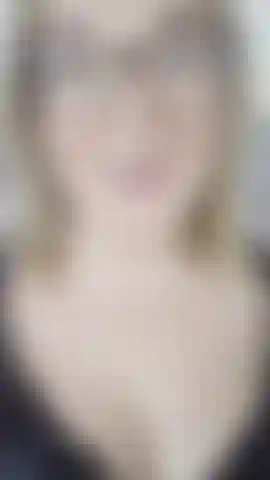 Aperto e provocação nos seios.