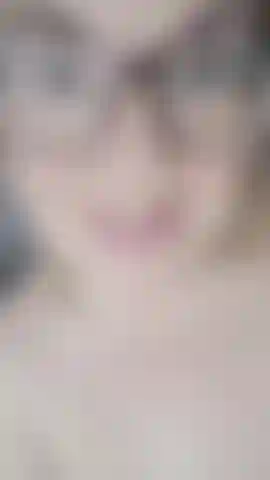 Cheeky tease while topless with me blowing you a kiss at the end? A preview to an exclusive calls perhaps....