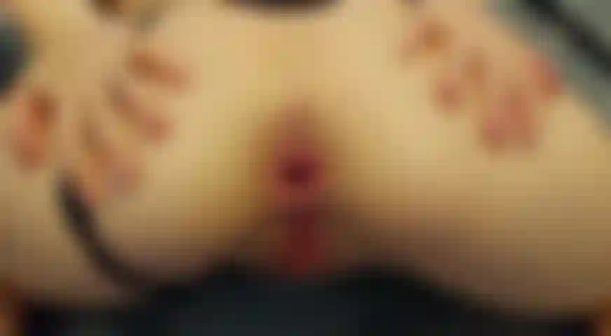 Bolhas de esperma na bunda.