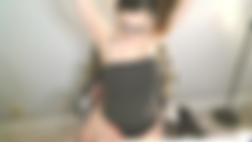 Long_relaxante_tranquila_com_pés_descalços.