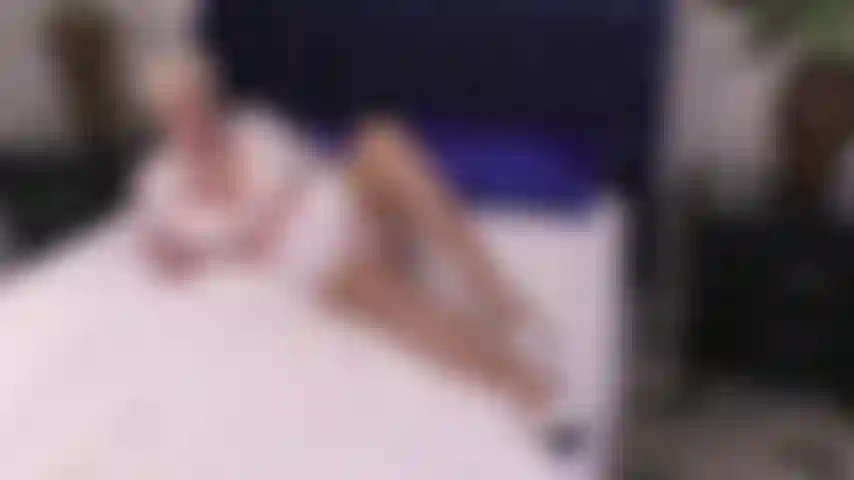 Meias de seda selvagem — meias de seda de verdade —, querendo que você sinta como elas são macias e imaginando você comigo. Brincadeira com vibrador.