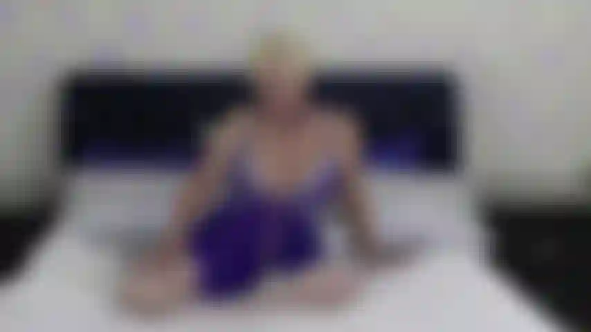 Conversando com você enquanto brinco com um vibrador como se você estivesse lá.