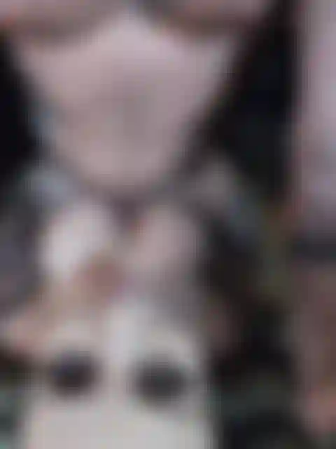 Fodendo meus grandes peitos falsos.