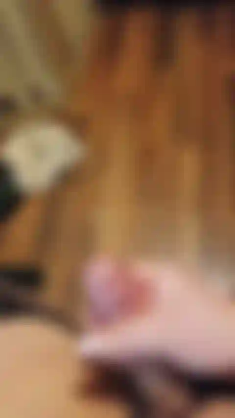 Ejaculação #1. Muito baixinha e doce: uma grande gozada enquanto eu digo para você lamber. Vídeo curto, mas carga grande.