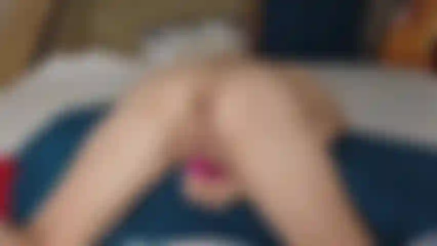 Rapidinha: estilo cachorrinho com vibrador no clitóris.