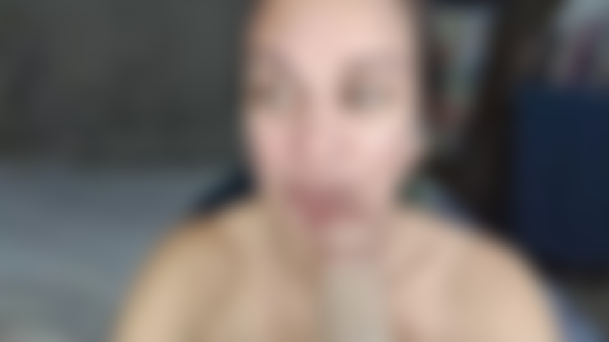 Mimando seu pau com minha boca.