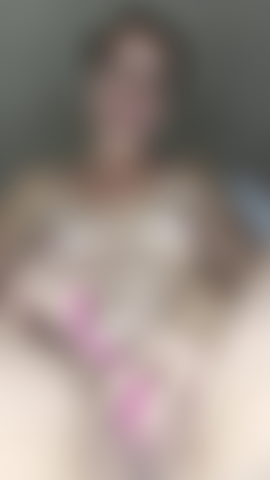 Goze perto da minha buceta orgástica.