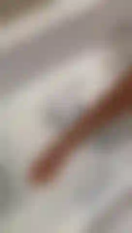 Pés sensuais em banho de espuma.