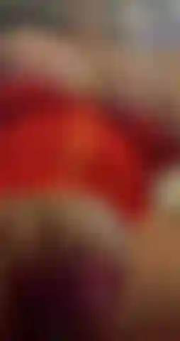 Brincando com meu pau fofo.