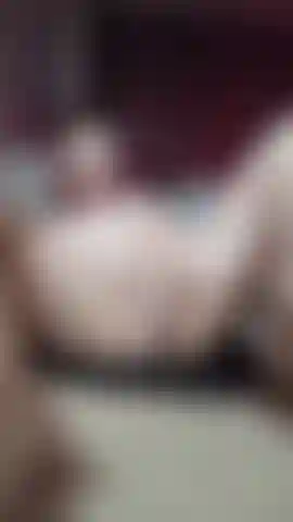 Esguichando em todo o seu rosto.