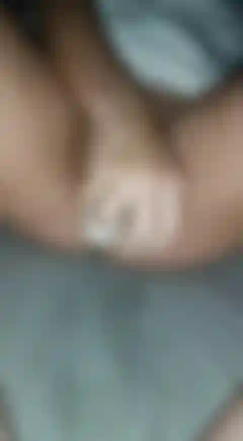 Me fazendo creme em todo consolo grande.