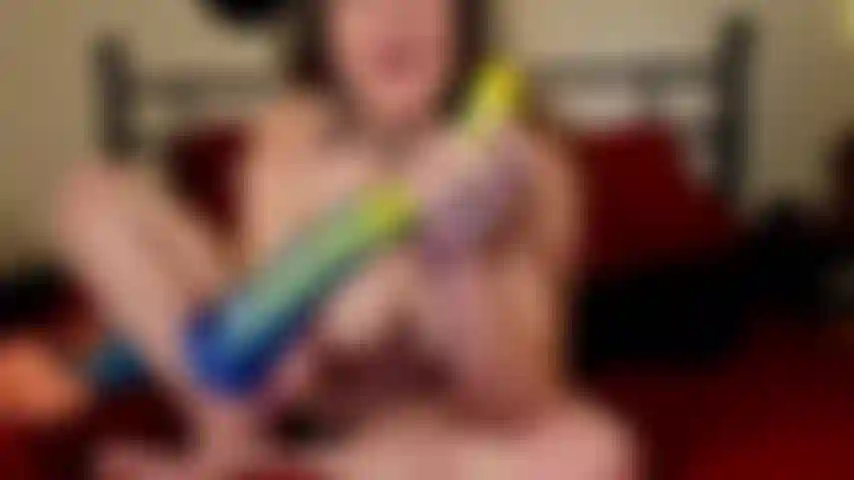 Um enorme vibrador de tentáculos de 12 "para foder e esguichar.