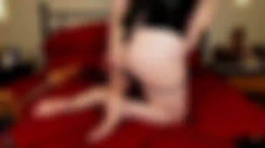 Máquina de foder anal em espartilho com solas e escancarada - um pouco bagunçada.