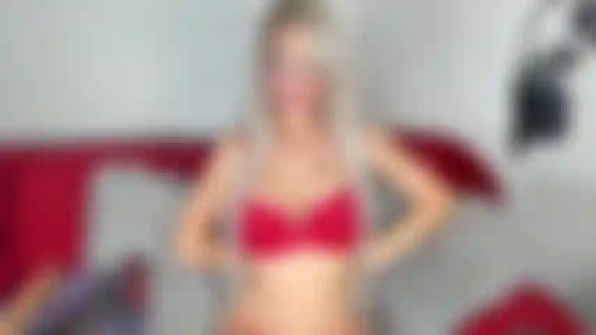 Sua boneca favorita no vídeo de masturbação mais sujo de todos os tempos;