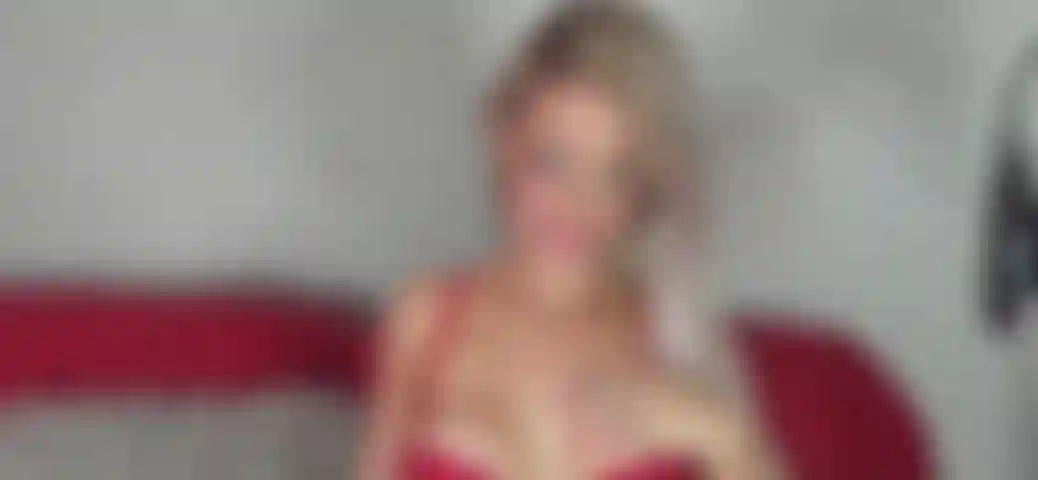 Me fodendo por trás e gozando xxx chego perto da minha buceta apertada e molhada enquanto eu fodo e gozo xxx (g).