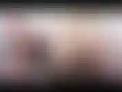 Penetração vaginal com adolescente nua.