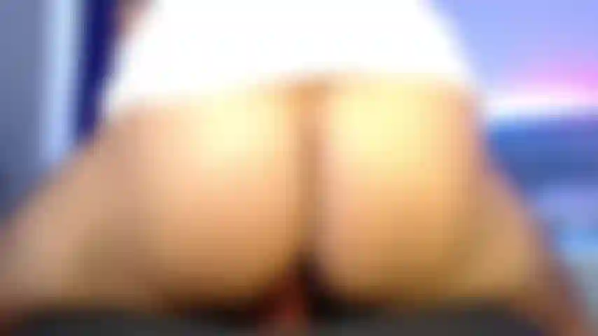 Aproveite minha bunda cavalgando seu pau duro.