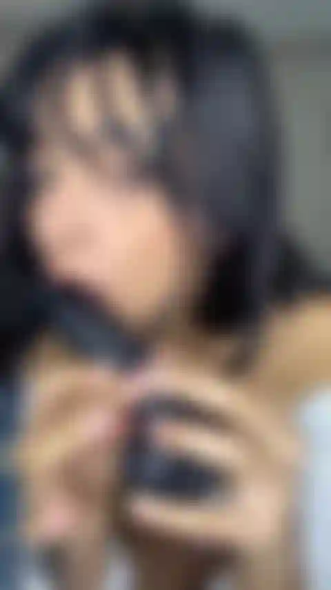 Você quer ver como eu fodo com meu vibrador enquanto me molho?