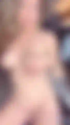 Esfregando e acariciando todo o meu corpo nu. Você está pronta?