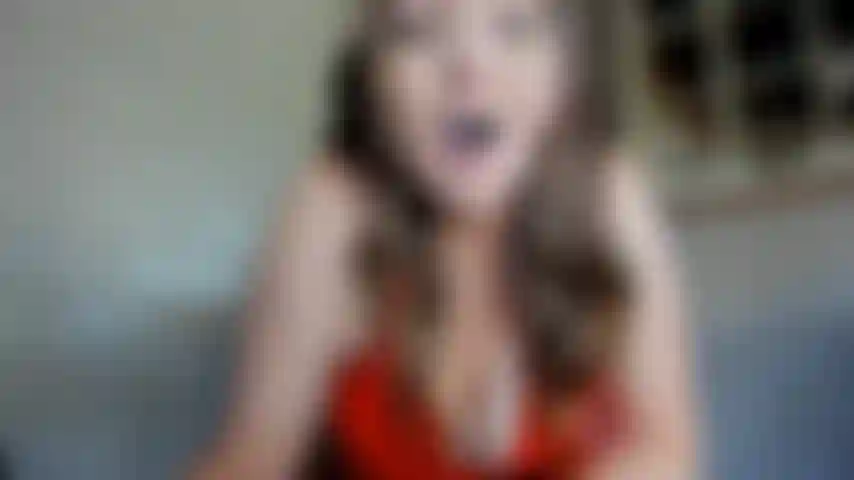 Fumando um cigarro e explicando o quão safada você vai ser hoje à noite.