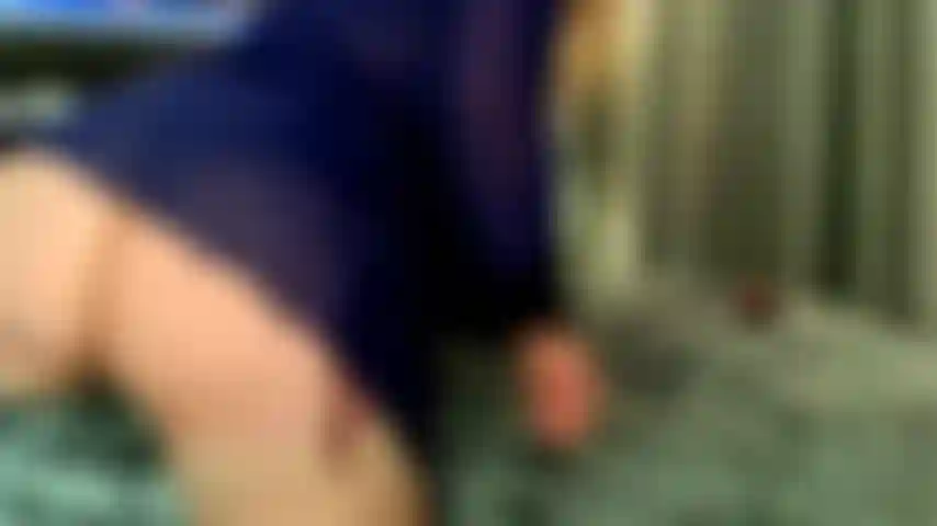 Bbw balançando a bunda e esfregando a buceta.