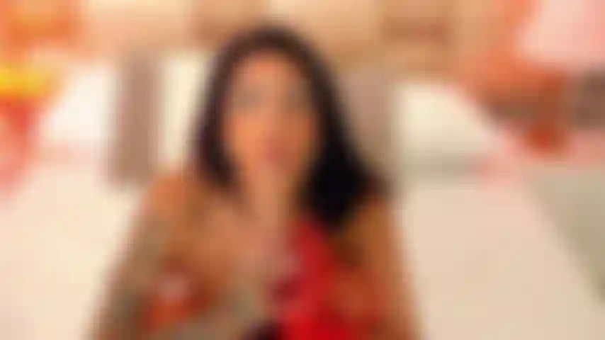 Suck dildo (CLOSE UP!)