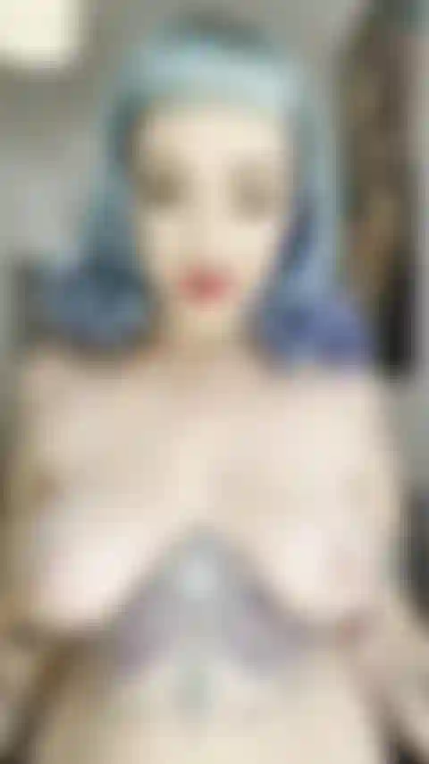 Provocando você com meus seios.