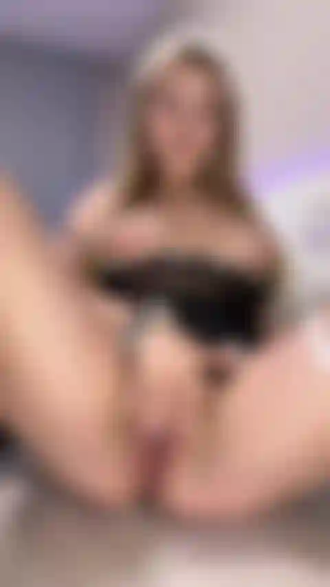 Quero foder minha bucetinha com vibrador mmm.