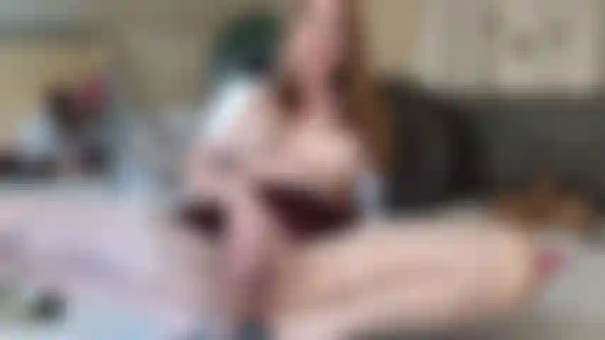 Beba de mim, por favor, coma meu esperma para você.