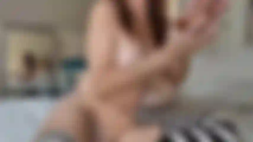 Implorando por meias de pau e conversa suja.