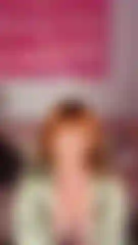 Boquete até uma gozada interna na sua ruiva favorita e distraída.