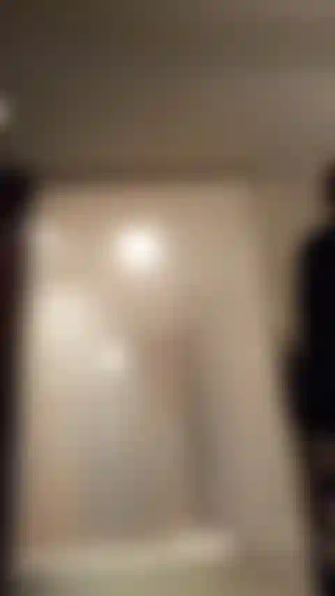 Uma provocadora sensual de gatinho gótico. Bunda grande, peitos empinados.