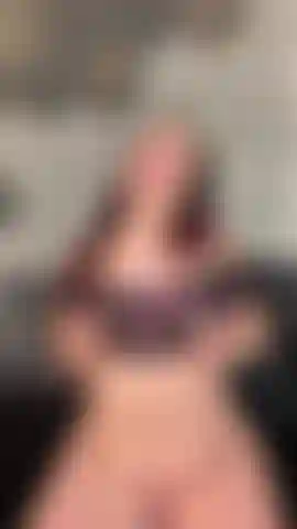 Brincando com meu dildo de vidro 💦 chegue bem pertinho & pessoal!