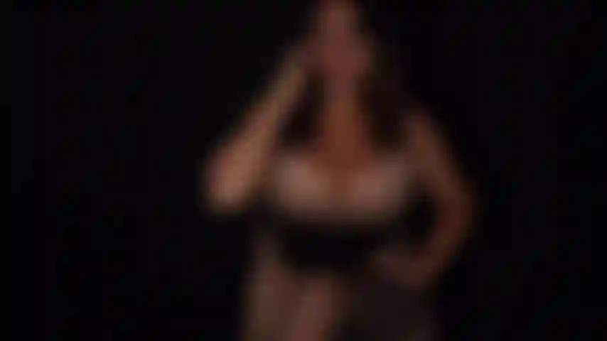 Meio-irmão dançando sedução ou foda mental.