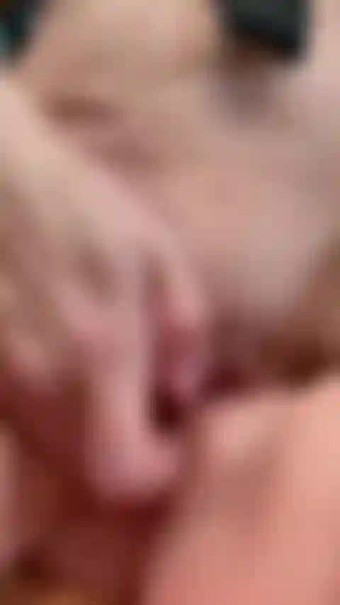 Tribo com uma boneca sexual.