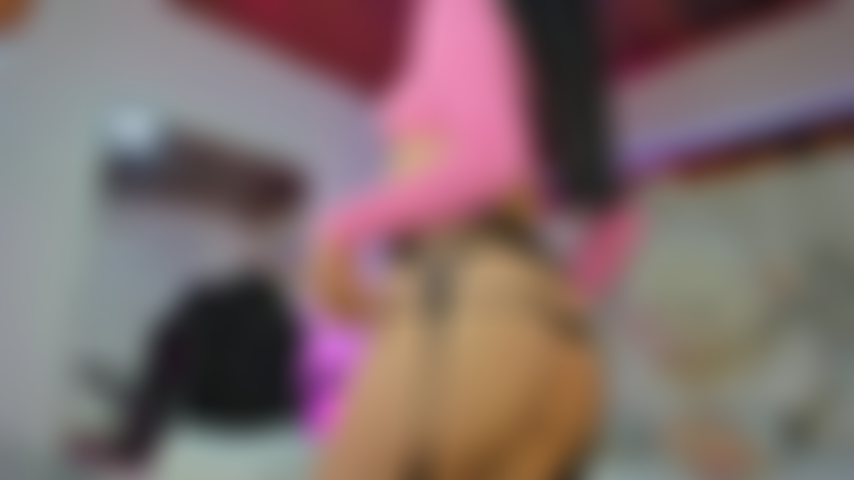 Faço striptease, boquete delicioso e fodo minha buceta com os dedos.