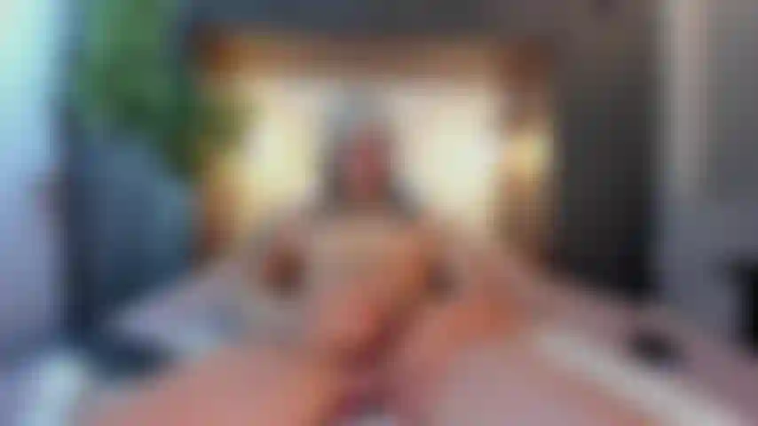 Brincando com meu pau até ele explodir.