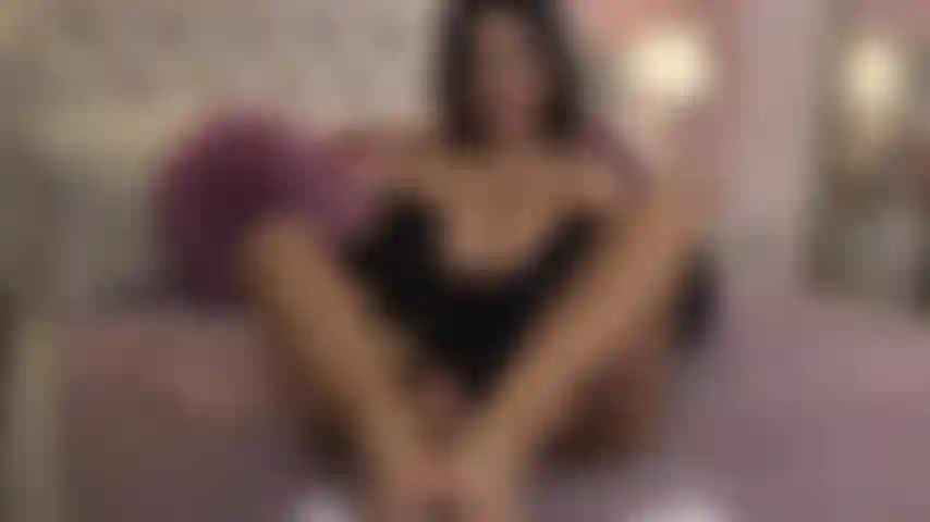 Faço footjob em pov com oleosidade e solas bem arqueadas.