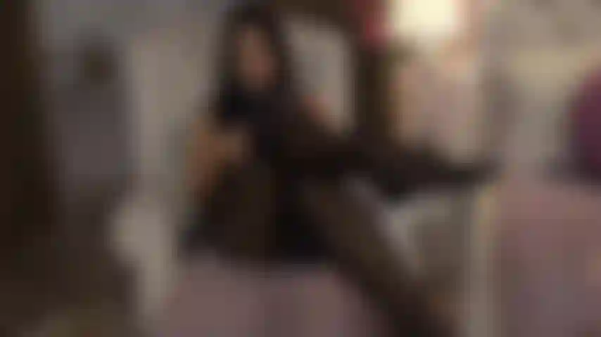 Costume: solas de náilon envoltas em adoração.