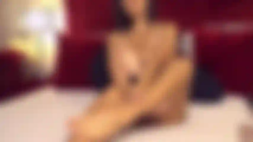 Atraindo para o meu mundo, como um ímã, usando minhas pernas e pés sedutores como isca... Você aceitou?